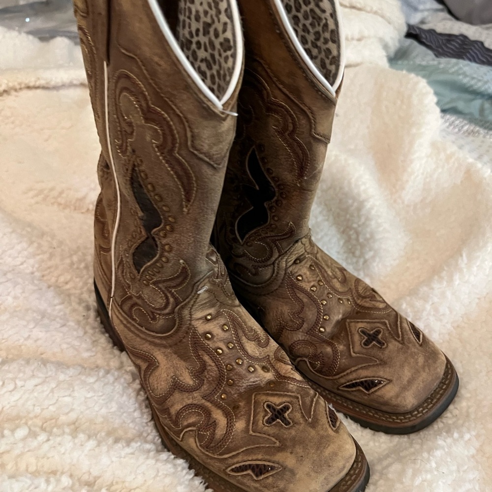 Laredo cowgirl boots
